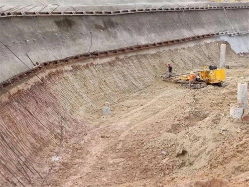 巴马基坑边坡加固